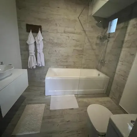 Vladimirov's House , цяла къща Prázdninový dům